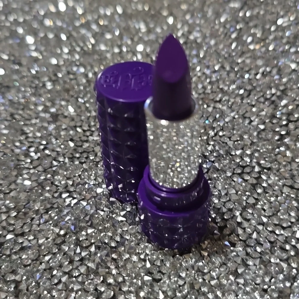❇️🧚‍♀️ROXY Kat Von D RARE MINI Rock Candy Studded Kiss Lipstick NWOBox